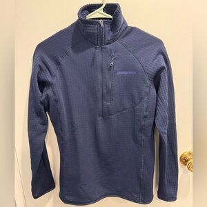 Patagonia women’s Navy Half-Zip Fleece baselayer